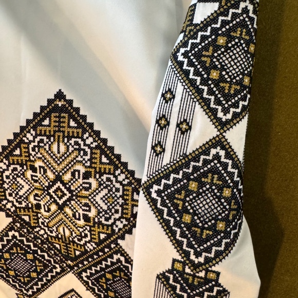 WHITE UKRAINIAN EMBROIDERED SILK MINI SKIRT - Picture 6 of 8